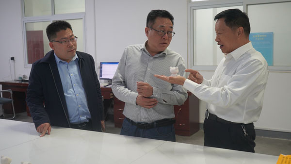 新鄉(xiāng)市鳳泉區(qū)區(qū)委常委 紀(jì)委書(shū)記 監(jiān)委主任 付小彬 蒞臨億豐公司 新鄉(xiāng)紅色精神傳習(xí)館參觀(guān)學(xué)習(xí)